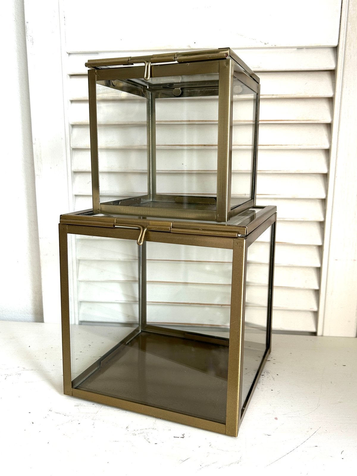 Twee vitrine display presentatie boxen kastje glas metaal, Ophalen