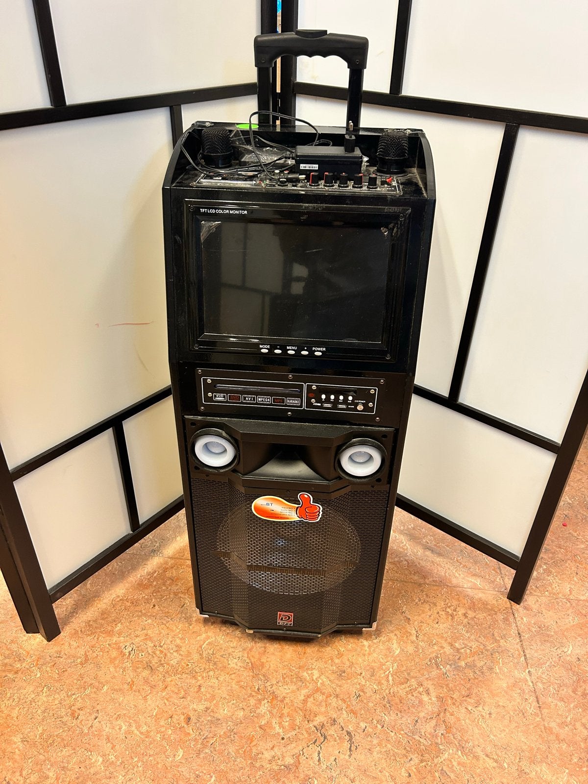Karaoke set met scherm en microfoons - K-20A, Audio, Tv en Foto, Karaoke-apparatuur, Ophalen, Gebruikt, Complete set