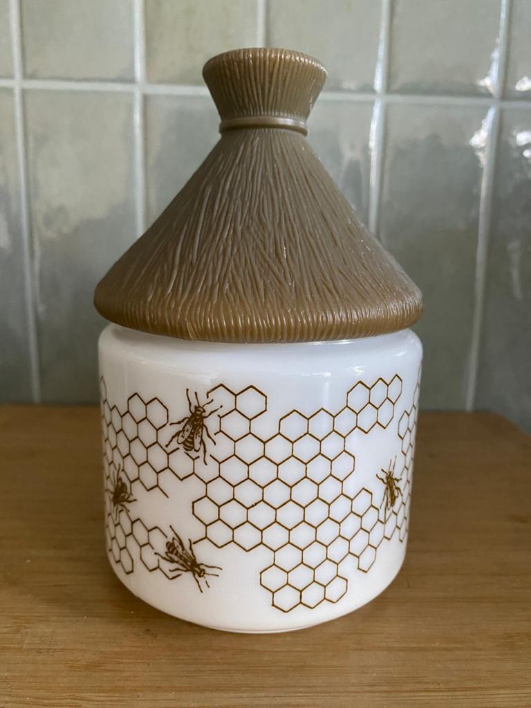 Vintage honingpotje van melkglas opaline met plastic deksel, Ophalen of Verzenden, Gebruikt, Wit, Glas