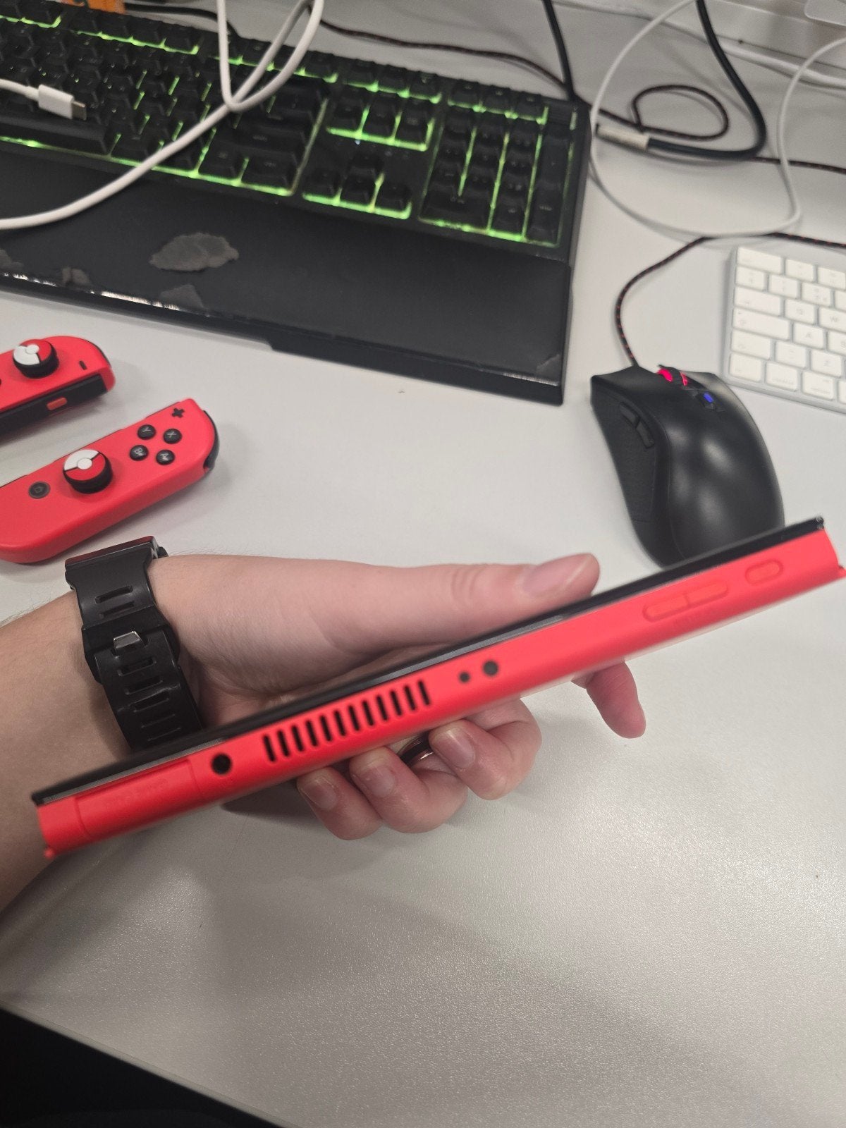 Foto 4 van Nintendo Switch Mario Limited Edition