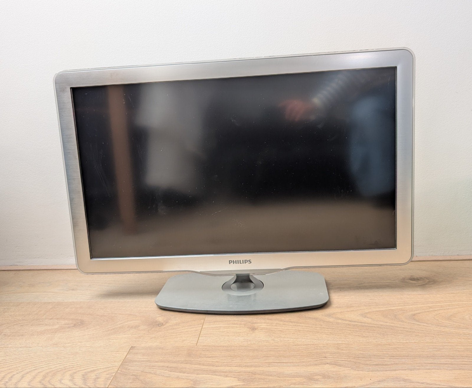 Philips 32 inch LCD TV aluminium/zilver, Ambilight, Ophalen, Philips, Gebruikt, LCD