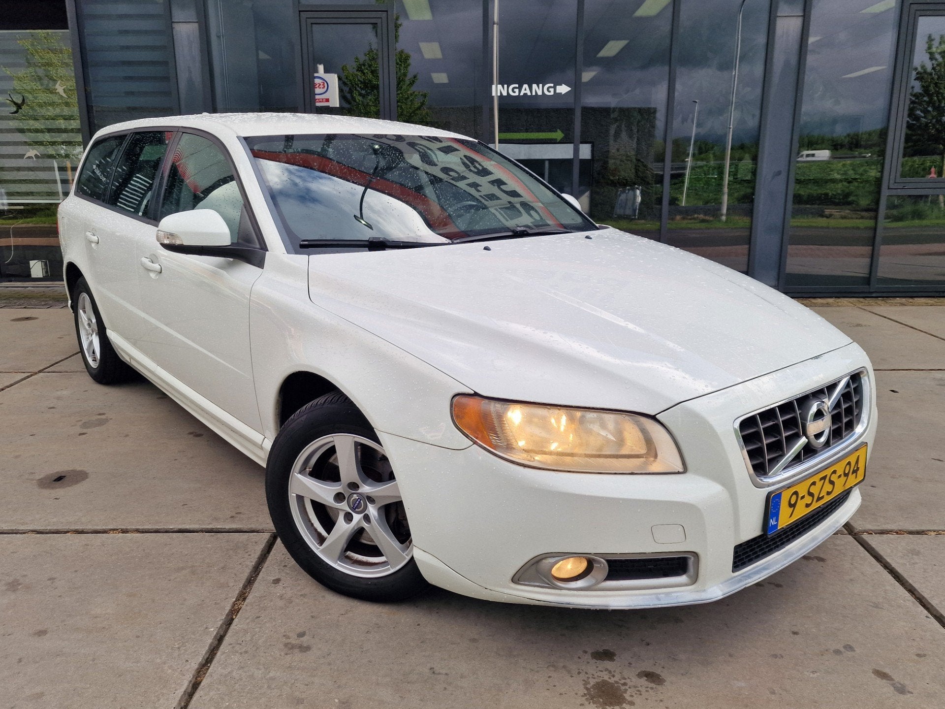 Volvo V70 2.4 d5 Kinetic - Clima - Cruise -, Auto's, Zwart, Wit, V70, Diesel