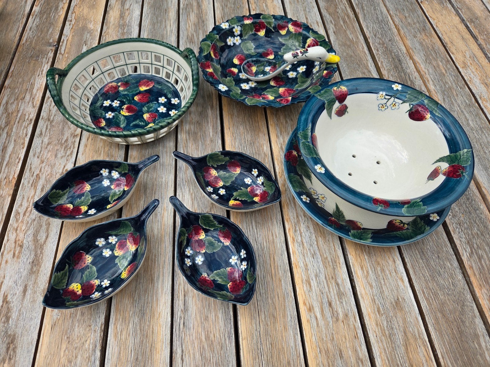 Aardbeien servies set - Vintage en handgeschilderd, Huis en Inrichting, Ophalen, Overige merken, Keramiek, Schaal of Schalen
