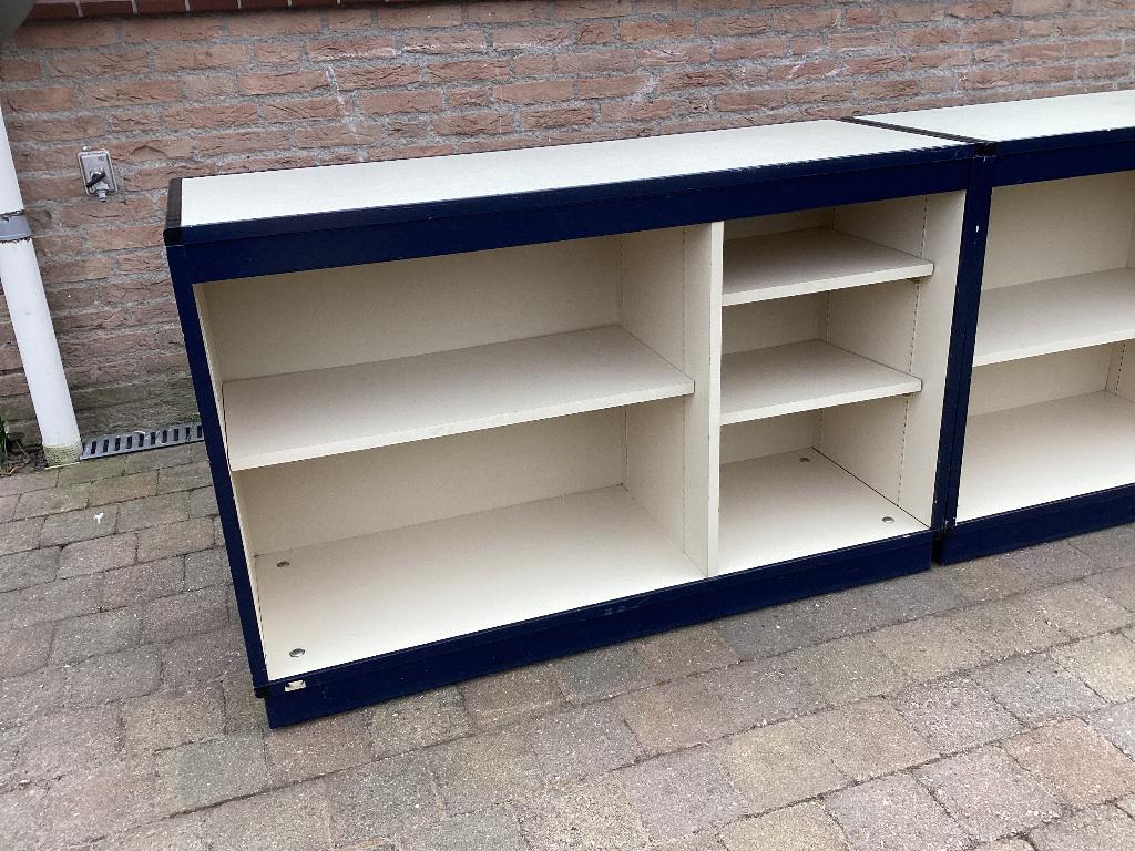 2 lage kasten met wieltjes, planken, 1,20 m breed, 77 cm h., Ophalen, Gebruikt