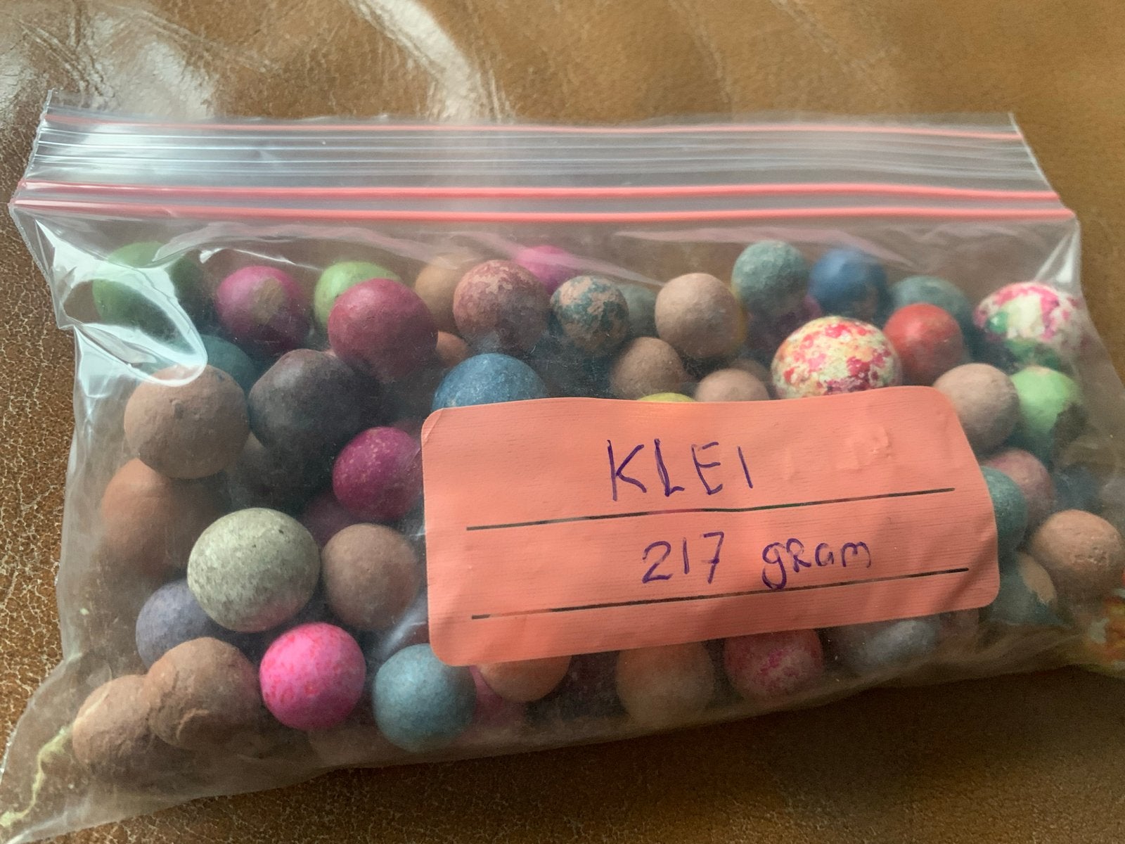 Antieke klei knikkers - 217 gram, deels UV reactief, Verzamelen, Speelgoed, Gebruikt, Ophalen of Verzenden