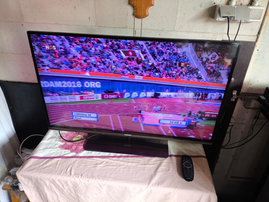 42 inch Philips LED tv met ambilight, Ophalen, Zo goed als nieuw, 100 cm of meer, Philips