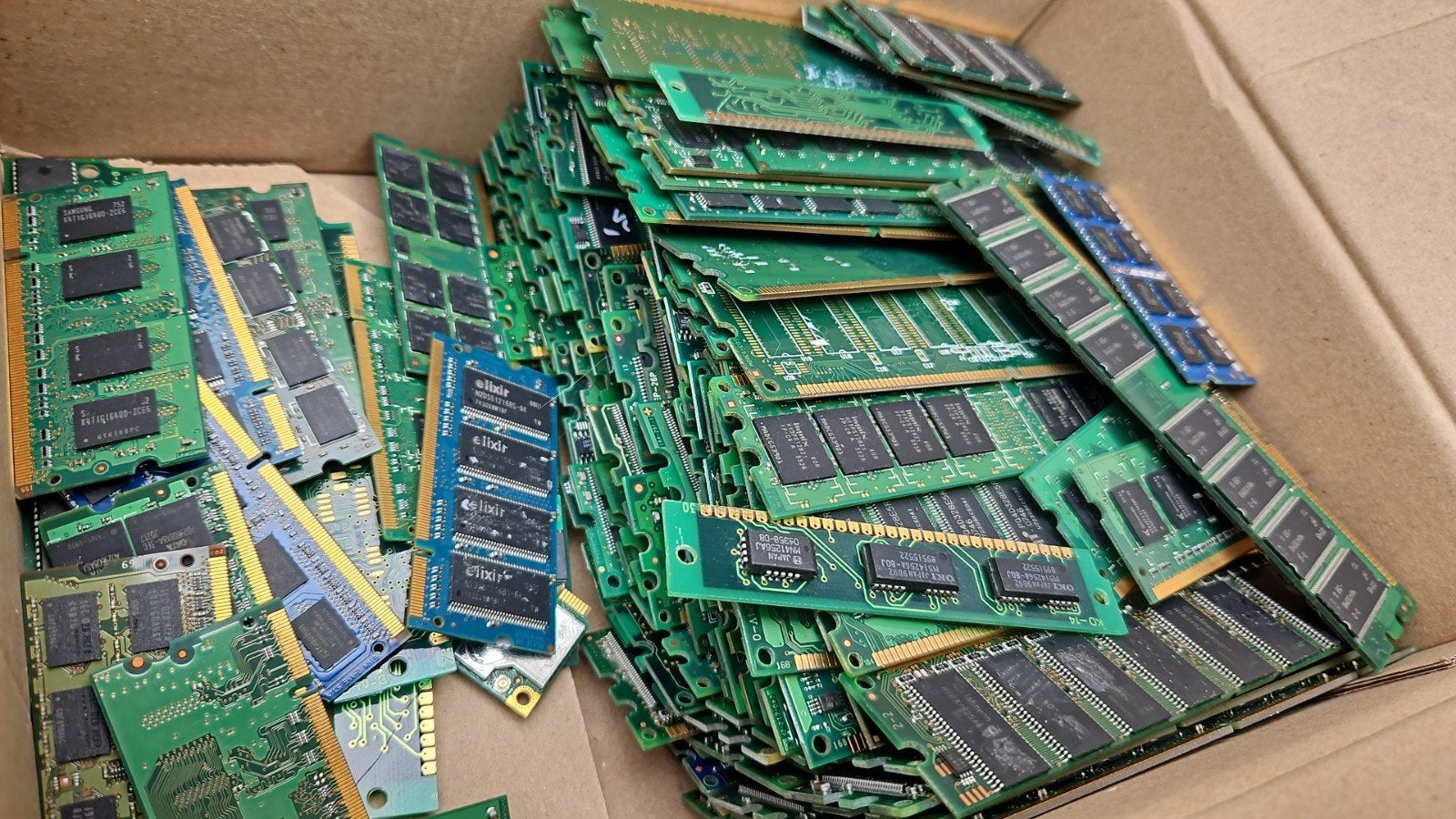 Gezocht: DDR3 of ouder RAM geheugen (e-waste recycling), Computers en Software, Ophalen of Verzenden, Gebruikt, Overige soorten