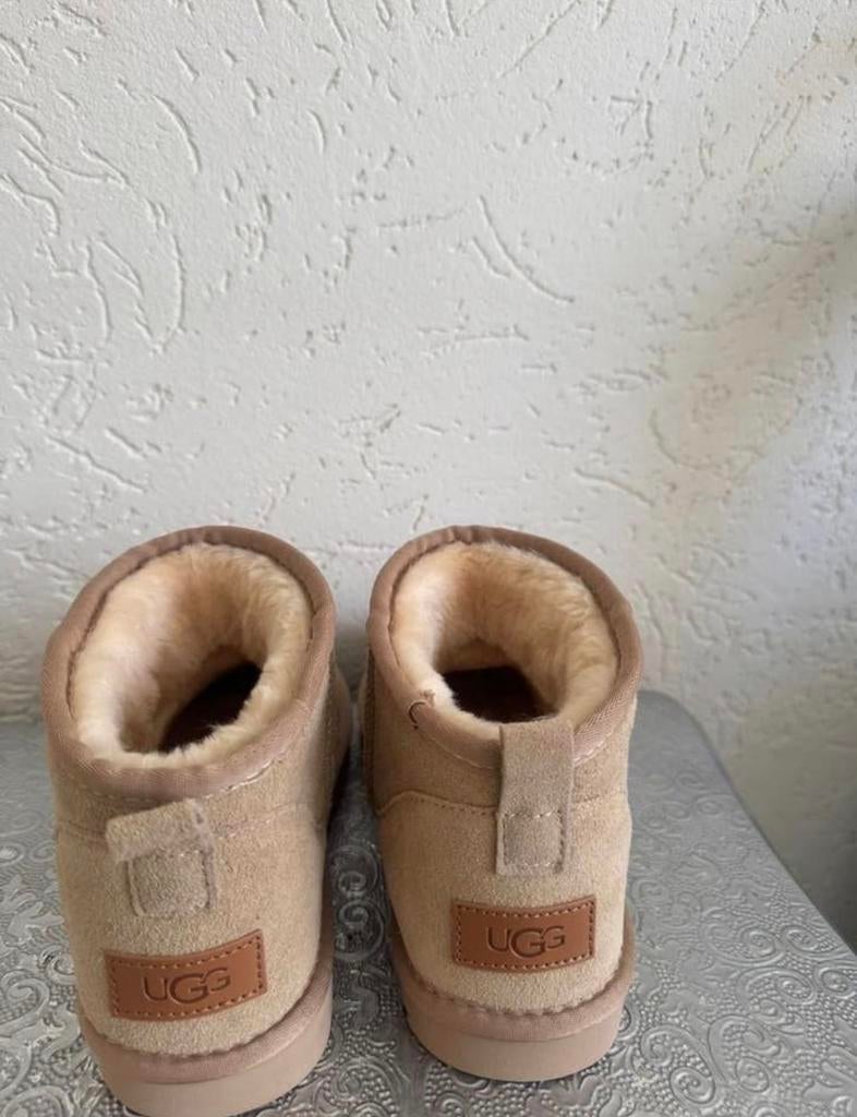 UGG dames maat 39, Kleding | Dames, Schoenen, Bruin, Ophalen of Verzenden, Zo goed als nieuw, Pantoffels of Sloffen