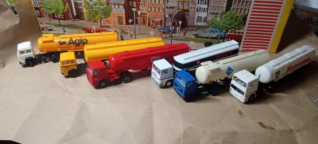1:87 6 benzinewagens o,a,. Volvo Fiat MAN €19,45, Hobby en Vrije tijd, Modelauto's | 1:87, Ophalen of Verzenden, Gebruikt, Bus of Vrachtwagen