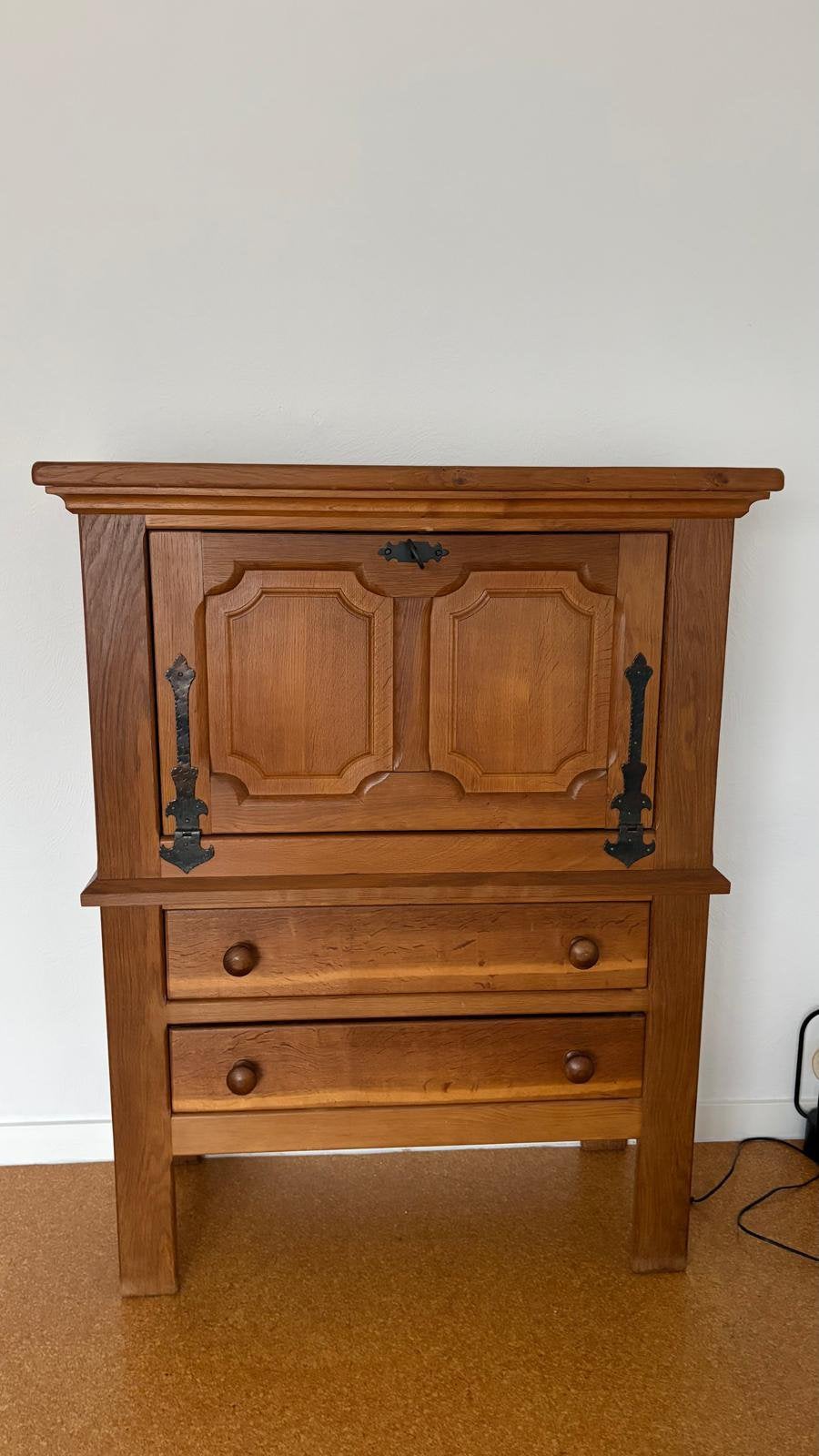 Houten klepkast met smeedijzer beslag, Huis en Inrichting, Ophalen, Zo goed als nieuw