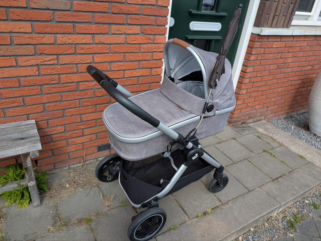 Maxi Cosi Adorra 2 kinderwagen met Oria reiswieg en meer, Zo goed als nieuw, Verstelbare duwstang, Maxi-Cosi, Ophalen