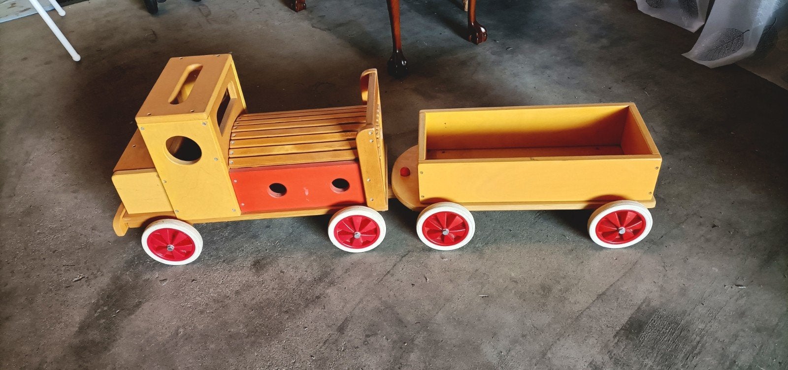 Sint Tip:  stevige houten loop vrachtauto met aanhanger, Ophalen, Zo goed als nieuw