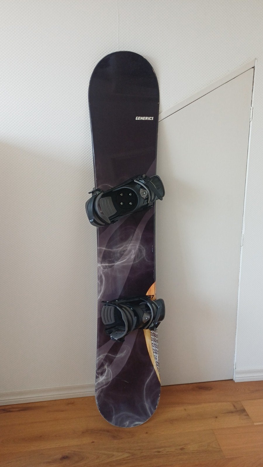 Generics snowboard 167 cm met bindingen en kleine schade, Ophalen