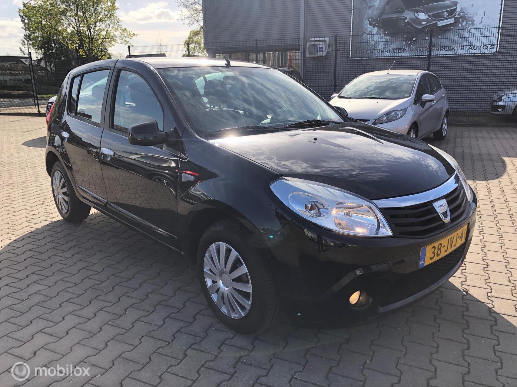 Dacia Sandero 1.2 12v 5DRS HB AIRCO ELL PAKK NW APK, Auto's, Voorwielaandrijving, Gebruikt, Zwart, Origineel Nederlands