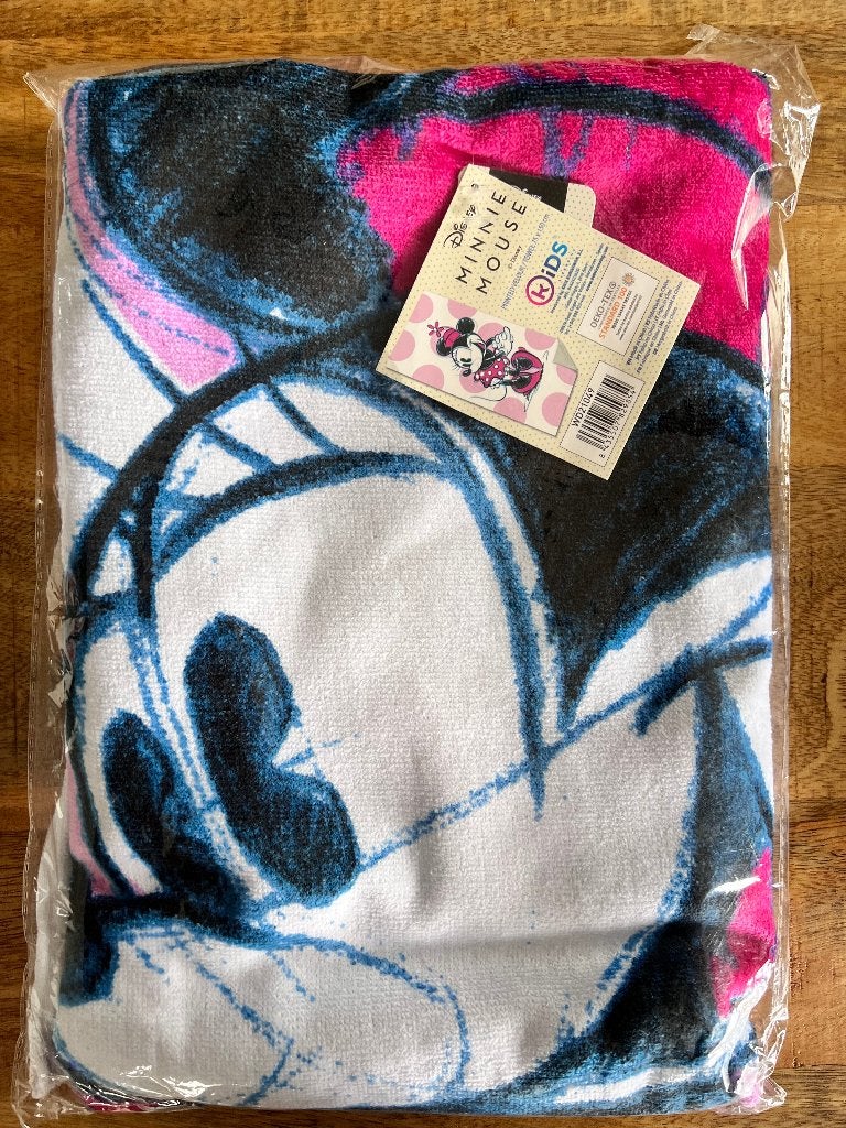 Disney badhanddoek 70x140, Verzamelen, Disney, Ophalen of Verzenden, Overige figuren, Nieuw, Kleding of Textiel