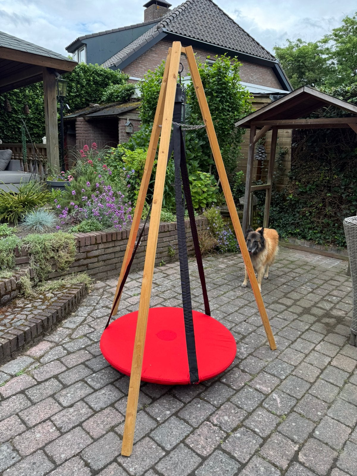 Ikea schommel rood zwart met houten standaard, Ophalen, Gebruikt