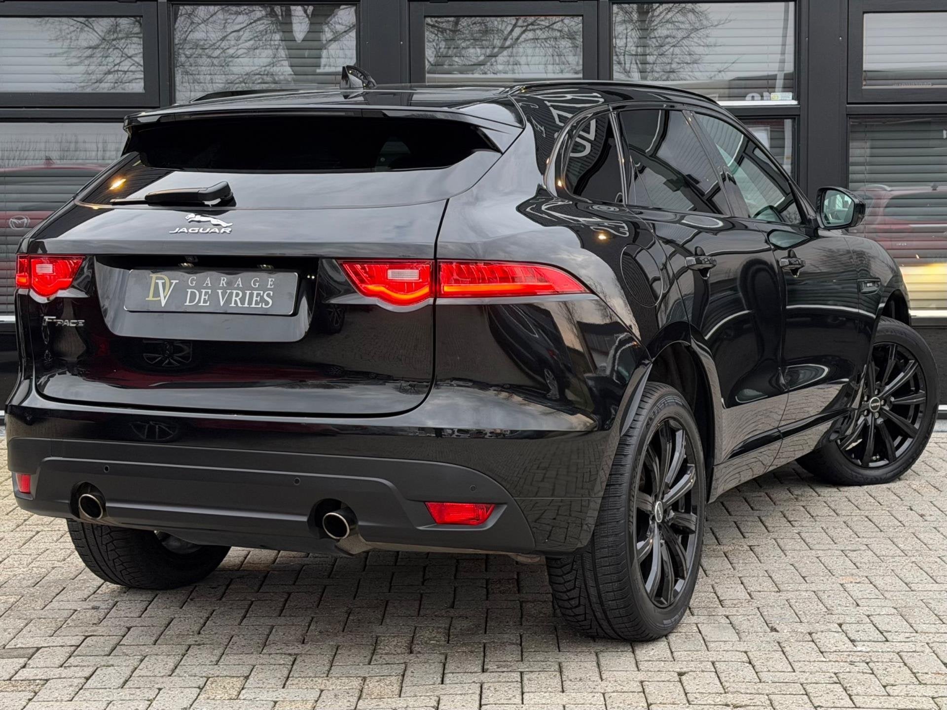 Jaguar F-PACE 2.0 R-Sport AWD Black Edition Meridian Camera, Auto's, Automaat, Dealer onderhouden, Gebruikt, Zwart