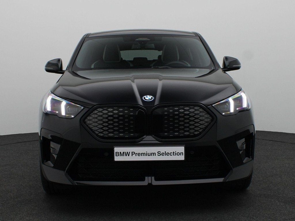 BMW iX2 eDrive20 M Sportpakket Pro | M Sport Edition | Premi, Auto's, BMW, Stof, IX2, 750 kg, Zwart