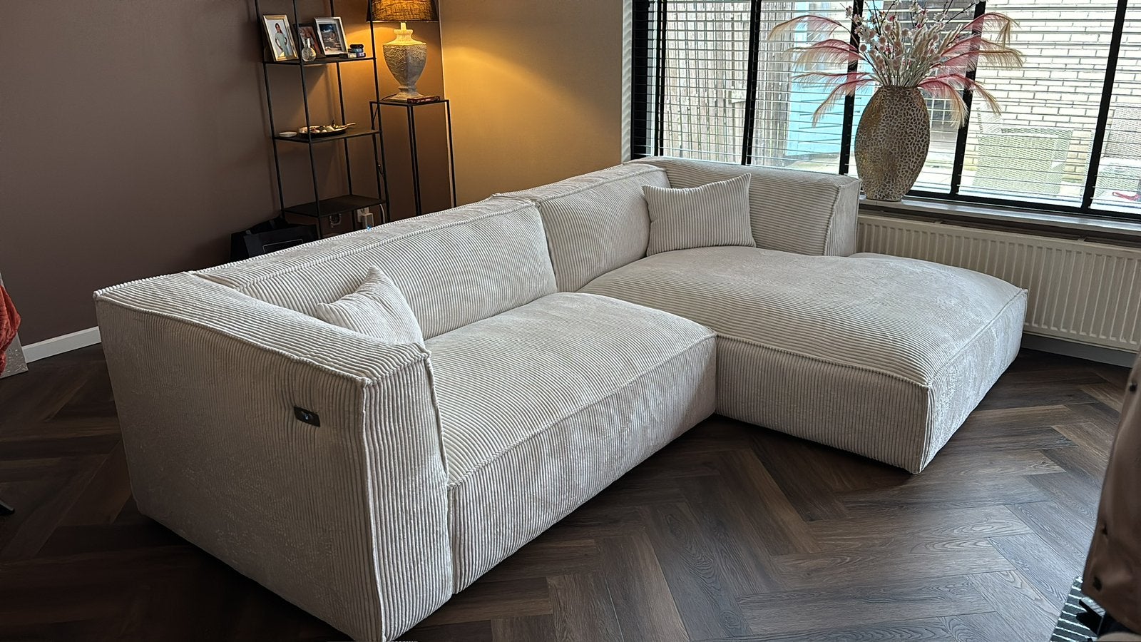 Loungebank Valentina met elektrische zitting | Beige Ribcord, Ophalen, 250 tot 300 cm, Hoekbank, Driepersoons