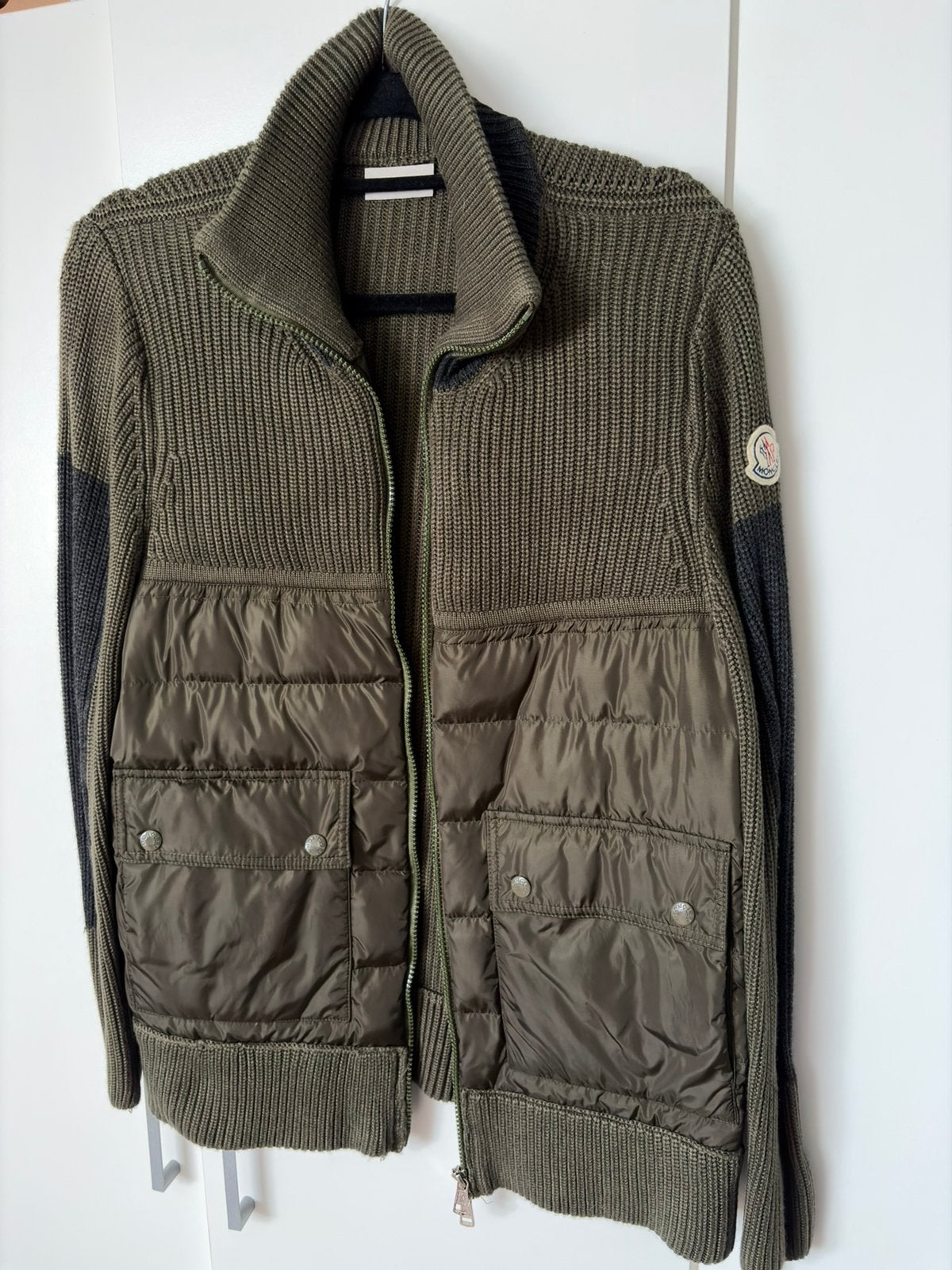 Moncler Gebreid Vest / Cardigan Legergroen maat S, Ophalen of Verzenden, Nieuw, Maat 46 (S) of kleiner, Groen