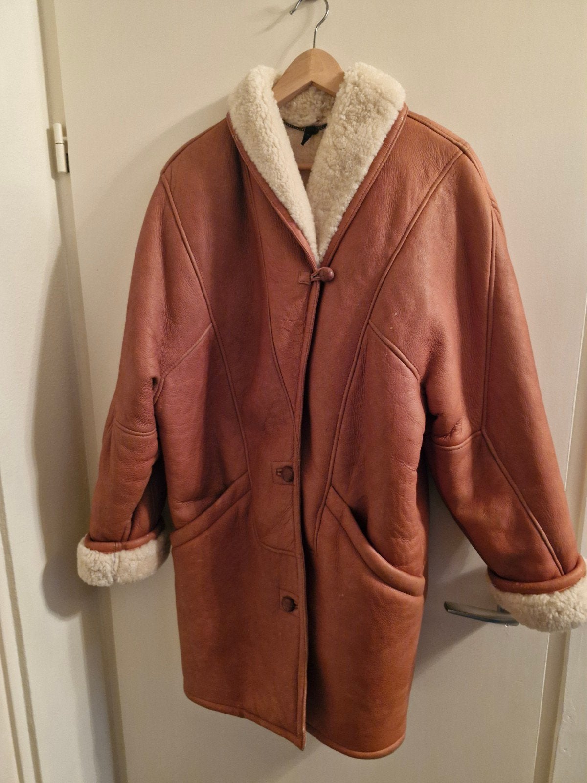 Mooie dames schapenleren lammy coat in gebruikt staat lang m, Ophalen of Verzenden, Zo goed als nieuw, Maat 38/40 (M), Beige