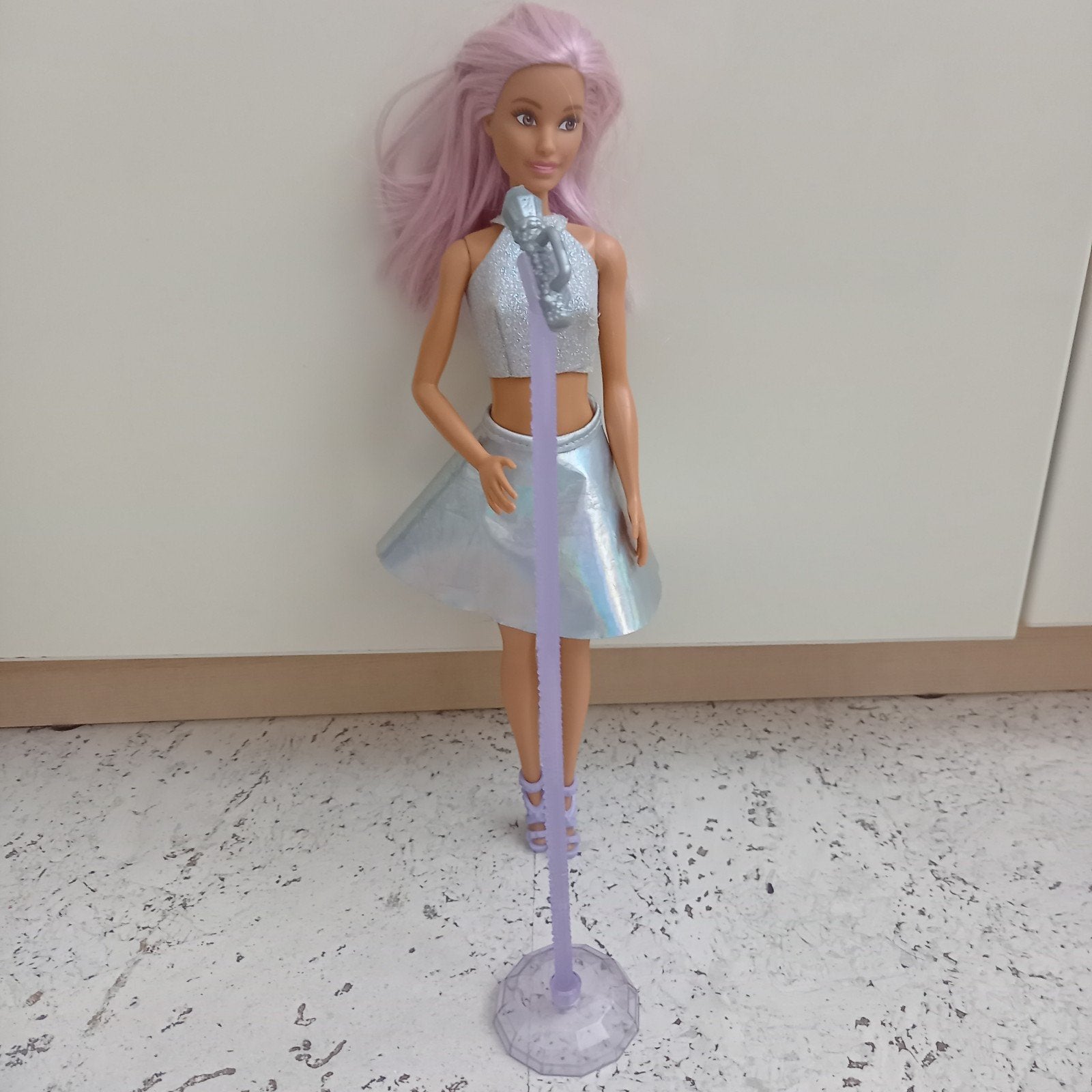 Barbie pop met roze haar en microfoon, Ophalen of Verzenden, Gebruikt, Barbie