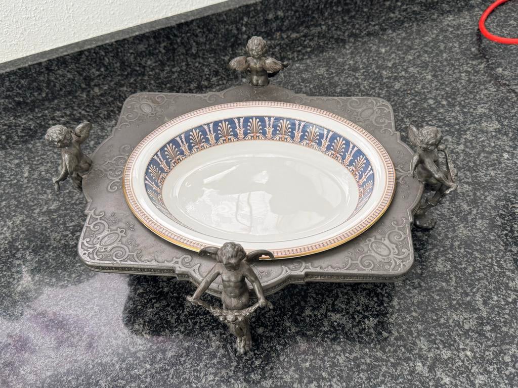 Antieke Wedgwood Beresford schaal met tinnen standaard, Ophalen
