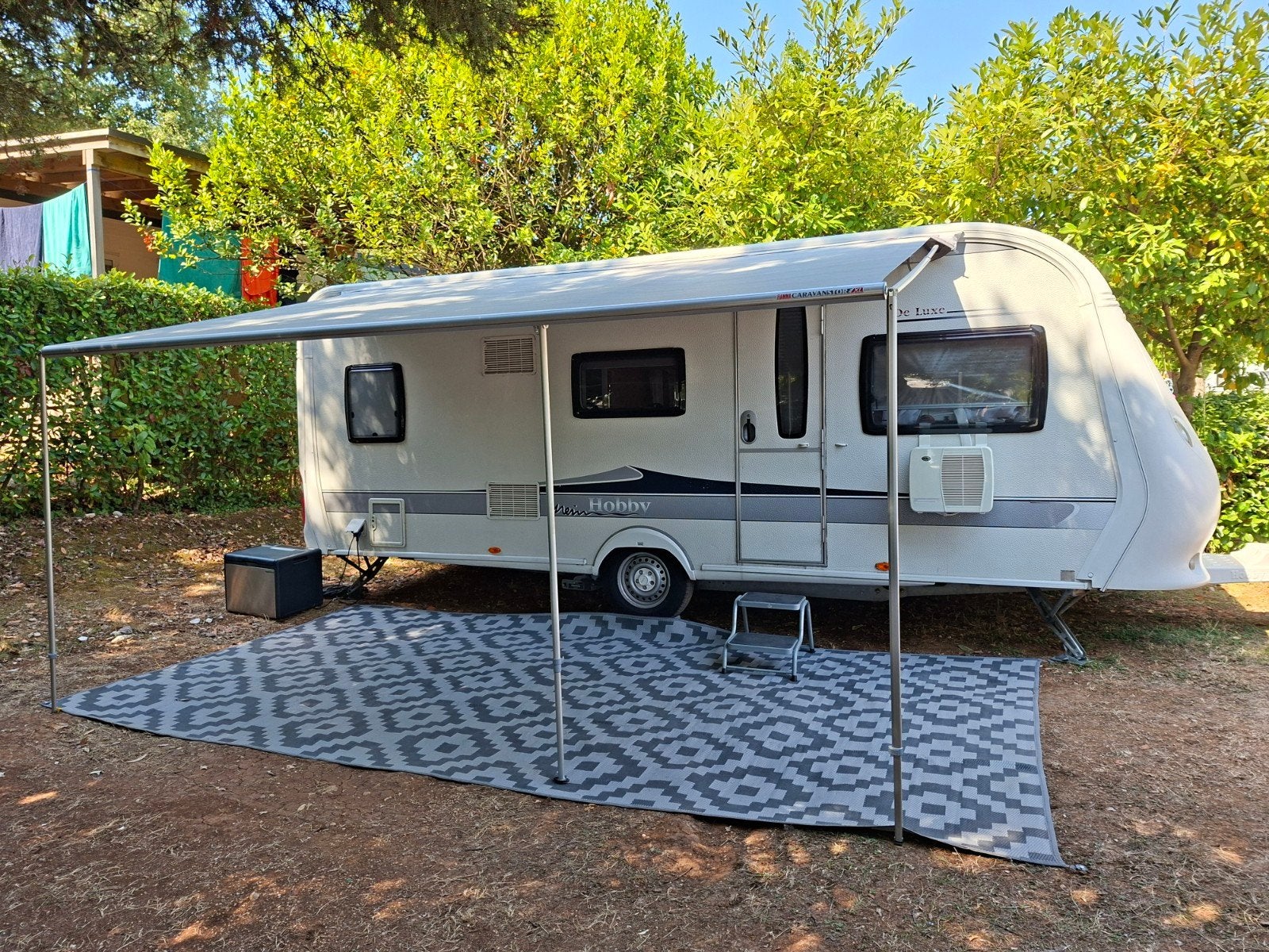 Hobby 545 KMF De Luxe 2012 - Stapelbedden,Mover,luifel, Caravans en Kamperen, Caravans, Rondzit, Hobby, 7 tot 8 meter, Particulier