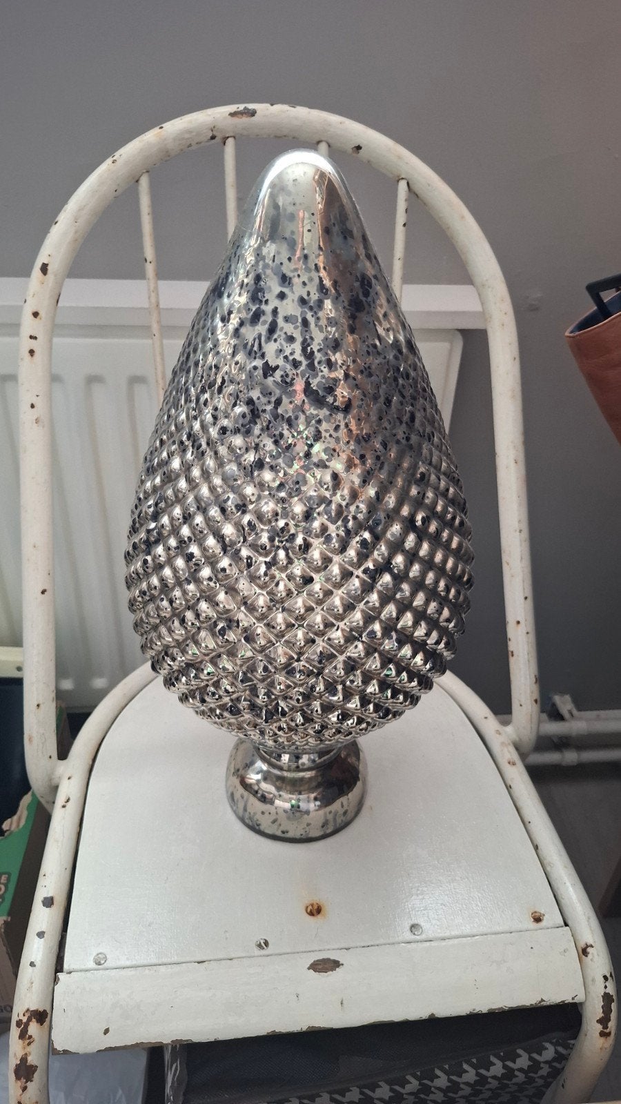 Armeluis zilverkleurig sier dennenappel ( kerst ), Ophalen of Verzenden, Zo goed als nieuw, Glas