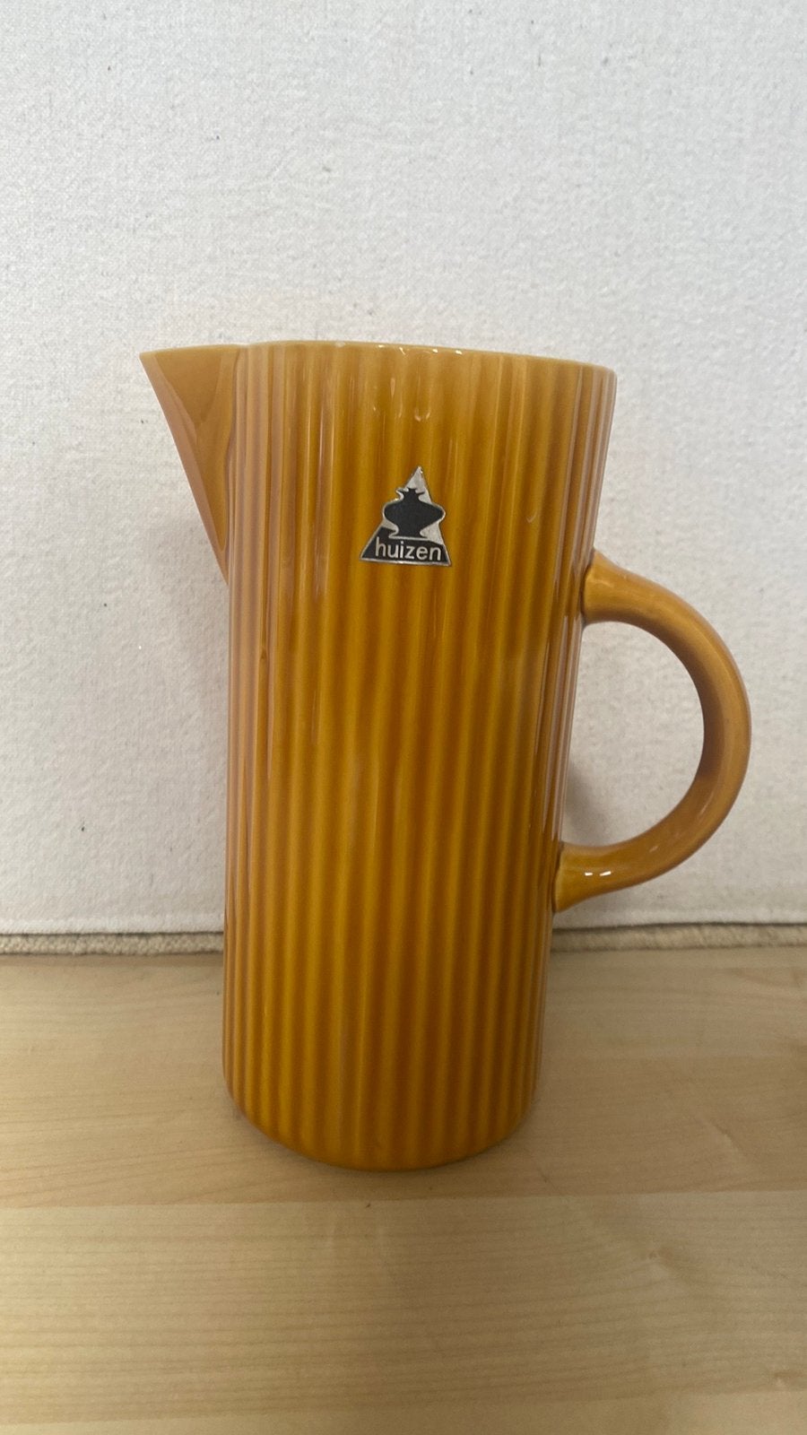 Vintage Melkkan - okergeel ribbel - Noovo - Driehoek Huizen, Ophalen of Verzenden, Huis en Inrichting