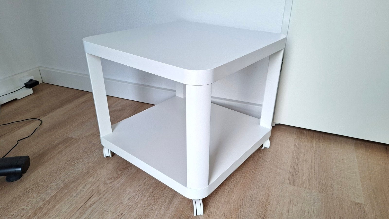 Bijzettafel Ikea Tingby wit wieltjes, Ophalen, Nieuw, Minder dan 55 cm, 45 tot 60 cm