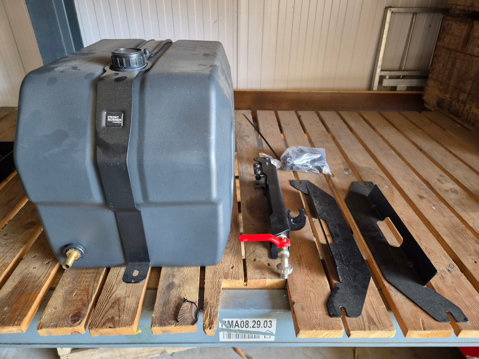 Frontrunner water tank, Caravans en Kamperen, Camper-accessoires, Ophalen, Zo goed als nieuw