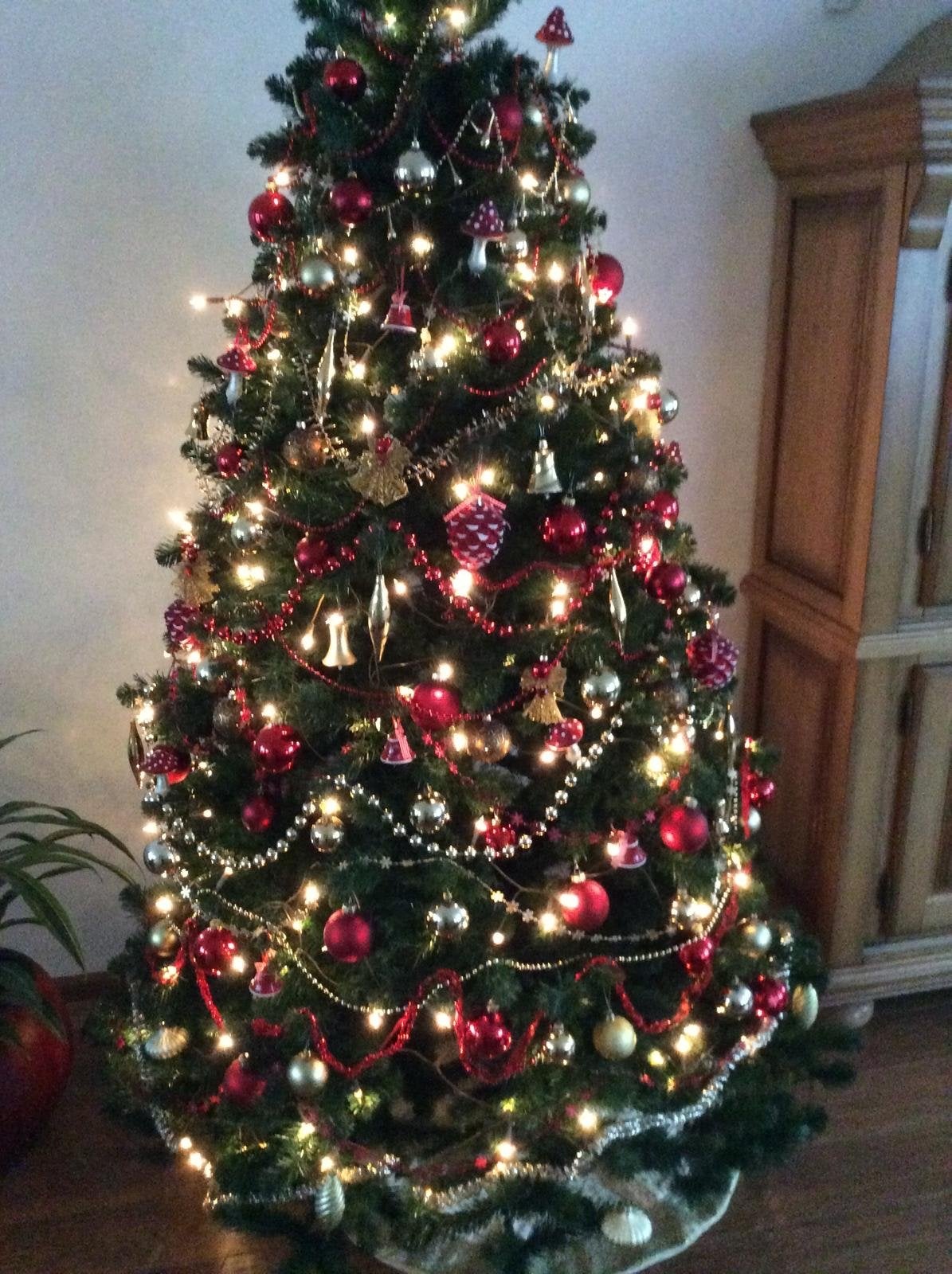 Kerstboom 215 cm hoog met ballen en lichtjes, Diversen, Ophalen, Gebruikt