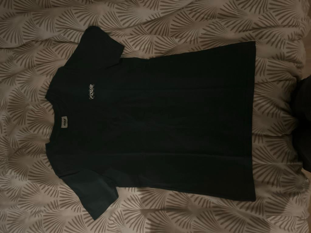 FOUR T-shirt kleur is groen en maat 146, Ophalen of Verzenden, Gedragen, Maat 46 (S) of kleiner, Groen