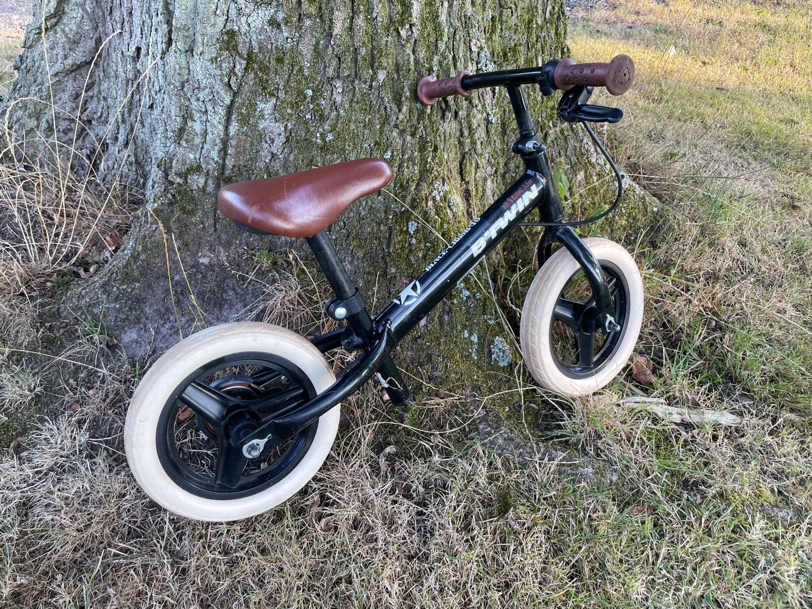 B'Twin loopfiets zwart met bruin zadel, Ophalen, Gebruikt, Minder dan 16 inch