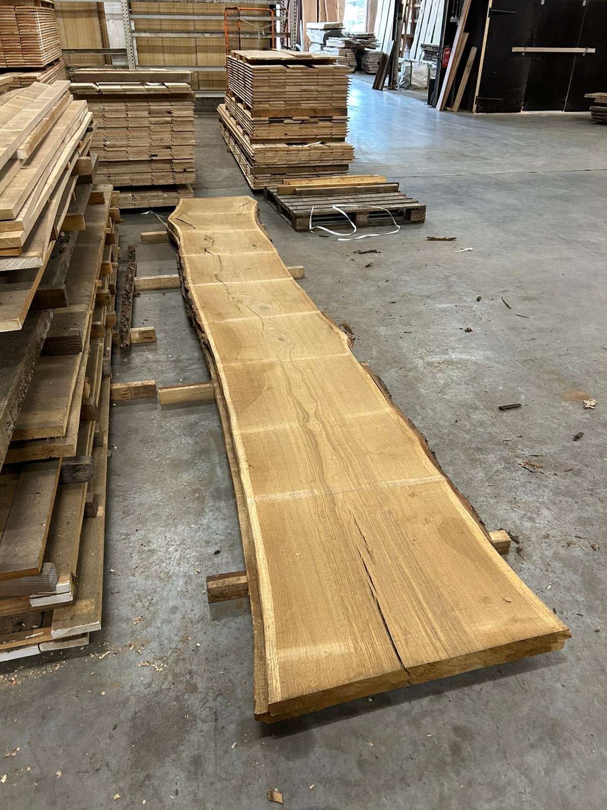 Europees Eiken boomstamblad 480cm lang KD ca 60/70cm breed, Ophalen, 25 tot 50 mm, Eiken, Nieuw