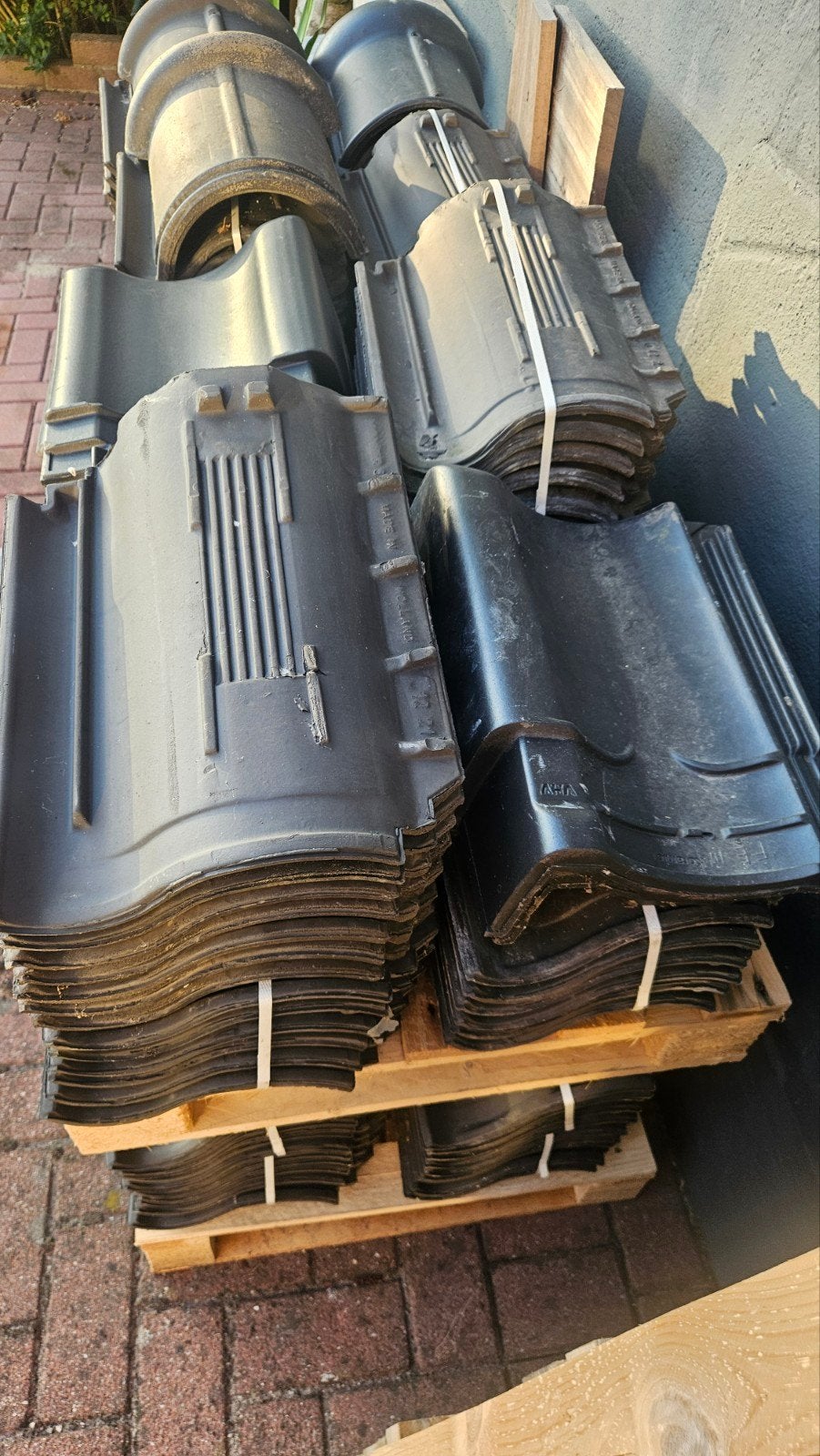 Monier OVH 206 eindpannen Nieuw 3 stuks, Ophalen, Steen of Klei, Zwart, Nieuw