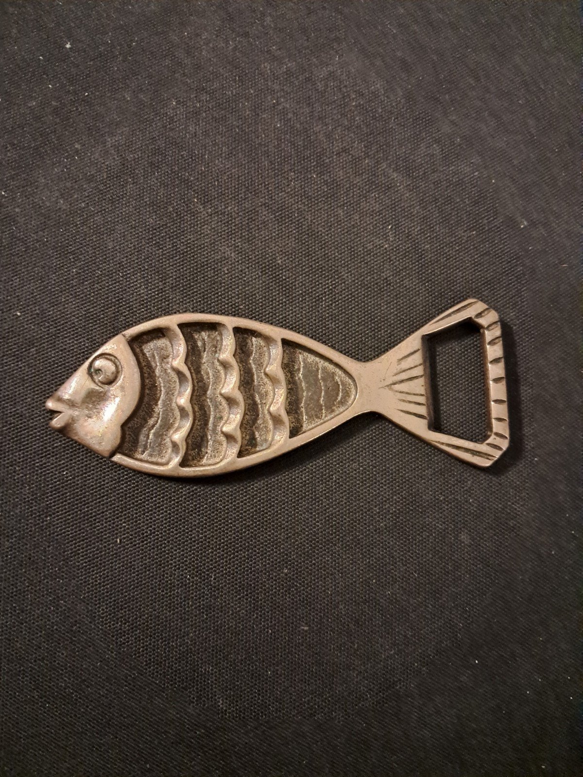 Vintage Messing Flessenopener - Visvormig met Gravure, Antiek en Kunst, Ophalen of Verzenden