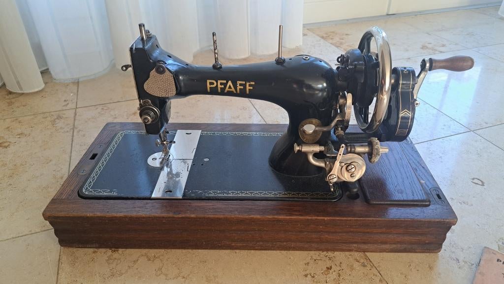 Antiek naaimachine, Ophalen