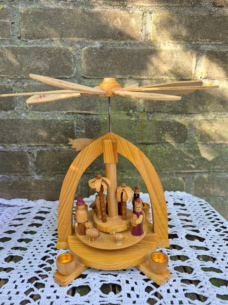 houten kerst piramide, Diversen, Ophalen of Verzenden, Zo goed als nieuw