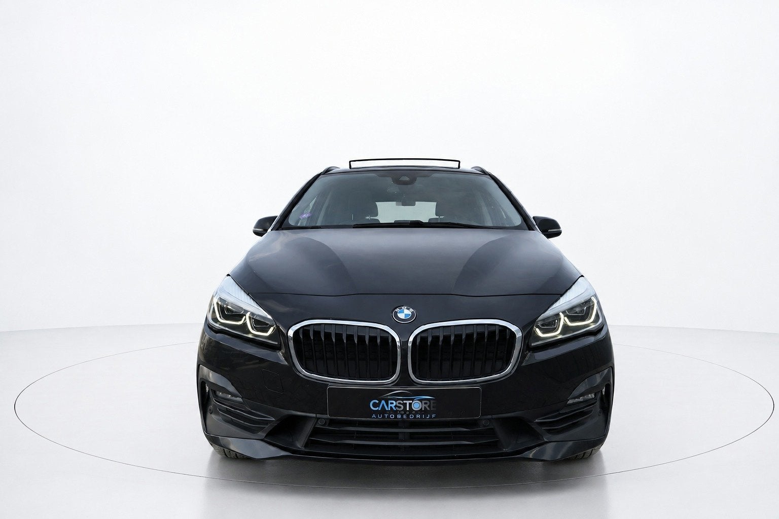 BMW 2-serie Active Tourer 220i High Executive PANO SFEERVERL, Auto's, Gebruikt, 4 cilinders, Zwart, Leder