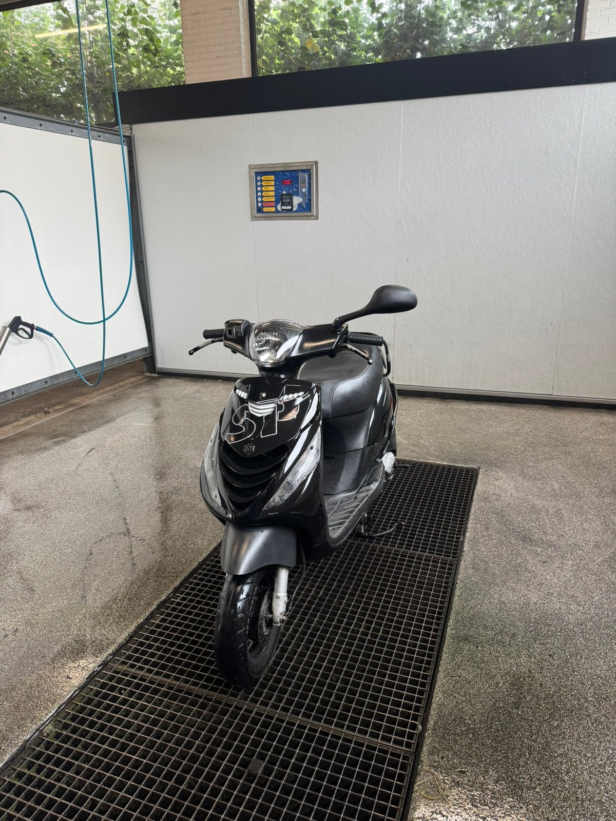 Piaggo Zip, Fietsen en Brommers, Scooters | Piaggio, Zip, Ophalen of Verzenden, Zo goed als nieuw, Benzine