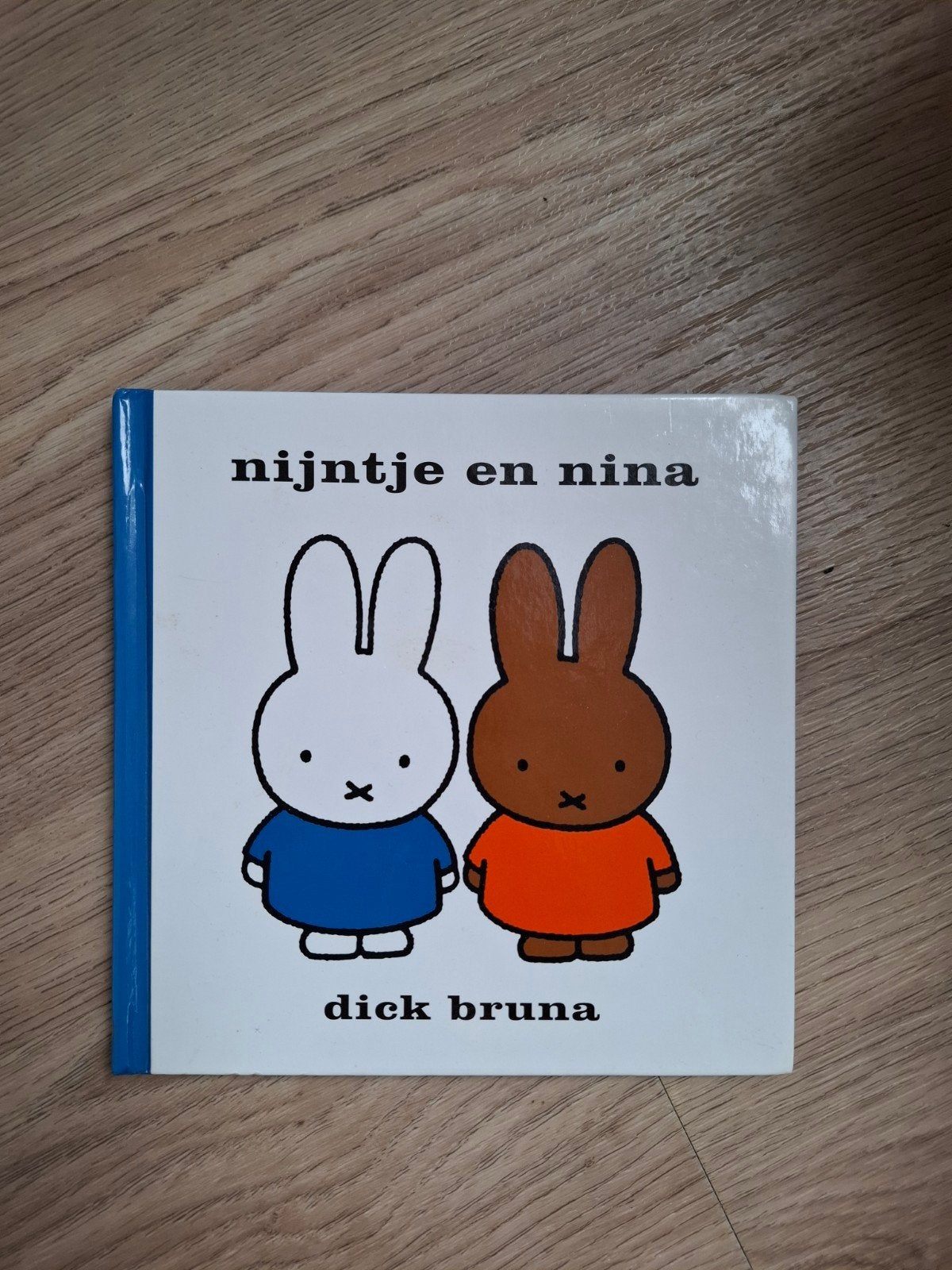 Nijntje en Nina - Dick Bruna, Fictie algemeen, Jongen of Meisje, Ophalen of Verzenden, Zo goed als nieuw