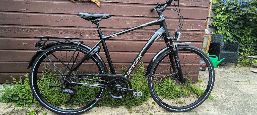 Prachtige Merida crossway toer trekking fiets, 28 inch, Vering, Zo goed als nieuw, 15 tot 20 versnellingen