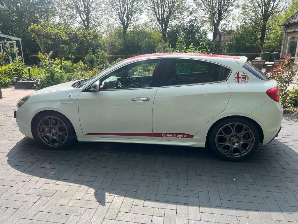 Alfa Romeo Giulietta 1750 TBi QV, Euro 5, USB, Zwart, 4 cilinders