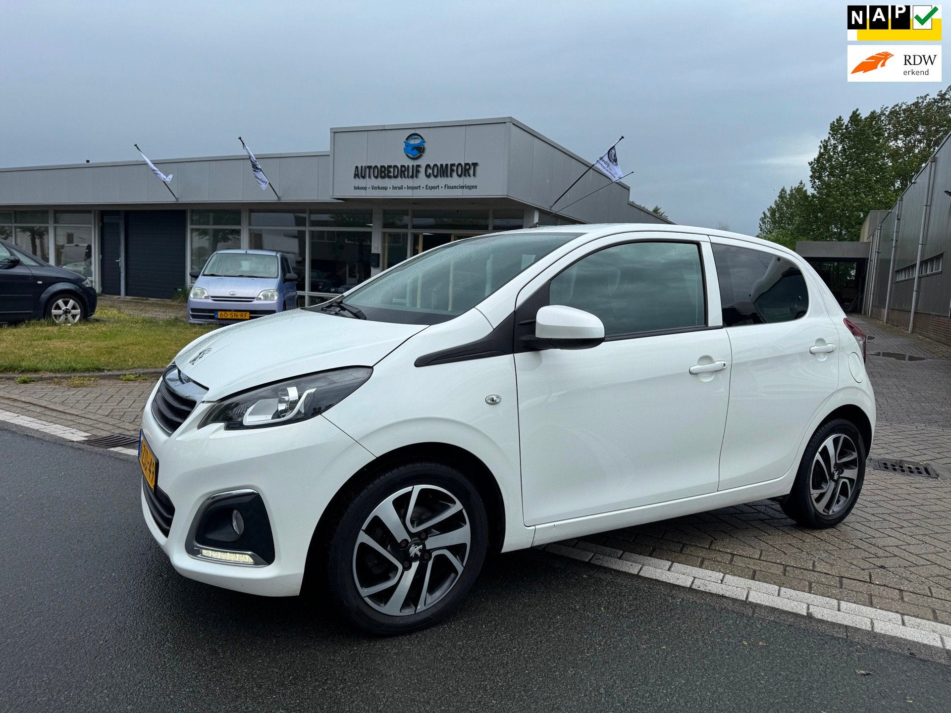 Peugeot 108 1.2 Puretech Allure, Voorwielaandrijving, Euro 5, Stof, Gebruikt