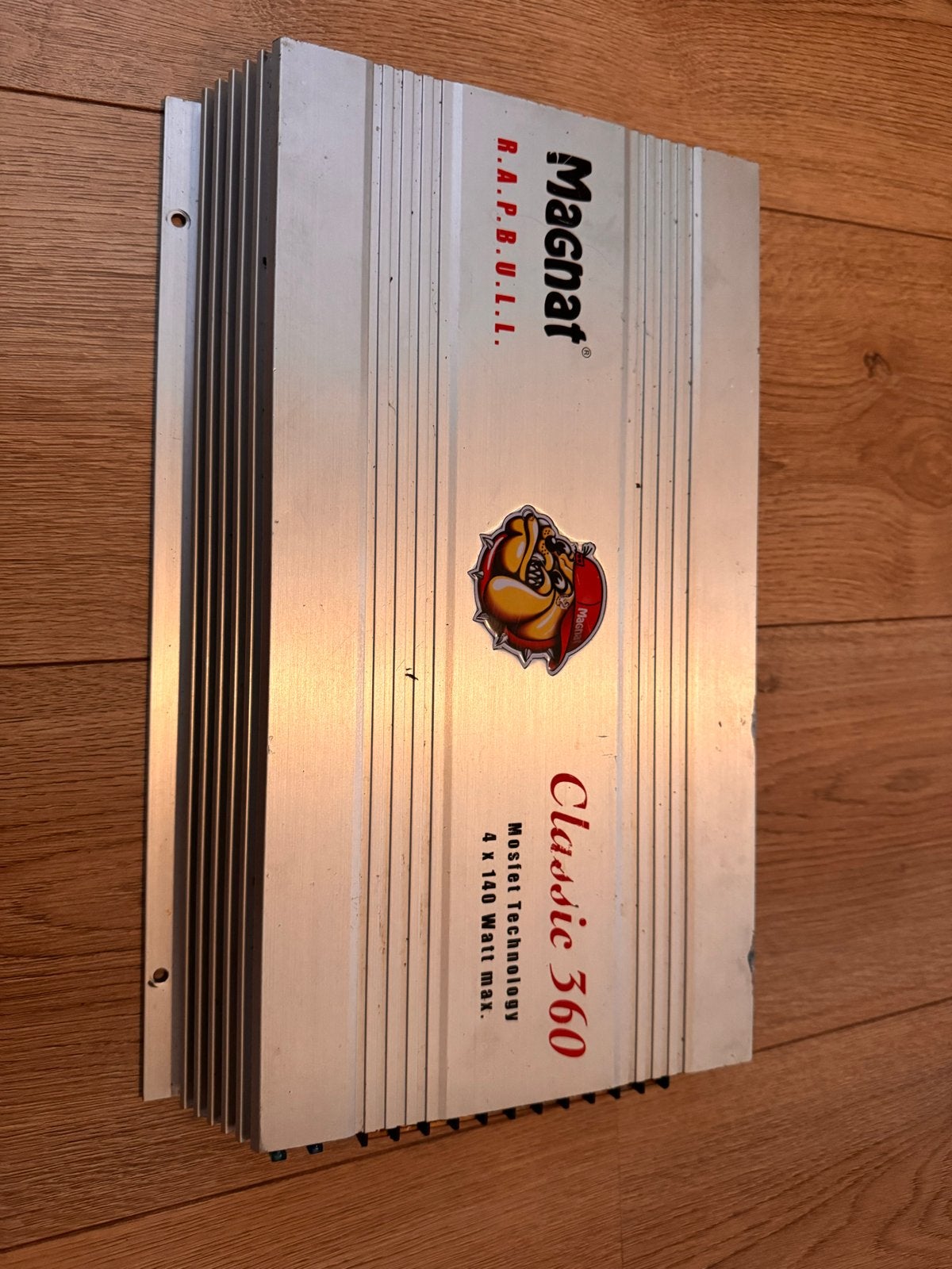 Magnat Classic 360 4-kanaals versterker 4x140W max, Auto diversen, Ophalen of Verzenden, Gebruikt