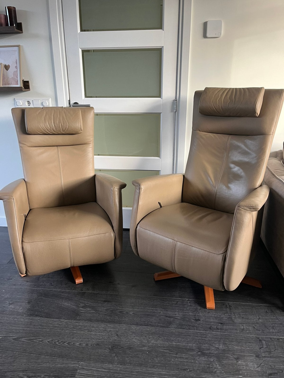 Setje 2 Prominent Relaxfauteuils Leer Taupe S en L Toscana, Huis en Inrichting, Ophalen, Minder dan 75 cm, Leer, Zo goed als nieuw