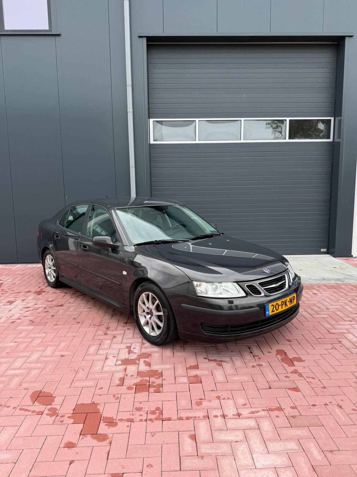 Saab 9-3 1.8 T Sport Sedan 2004 Zwart, Auto's, Saab, Voorwielaandrijving, Zwart, Leder en Stof, Zwart