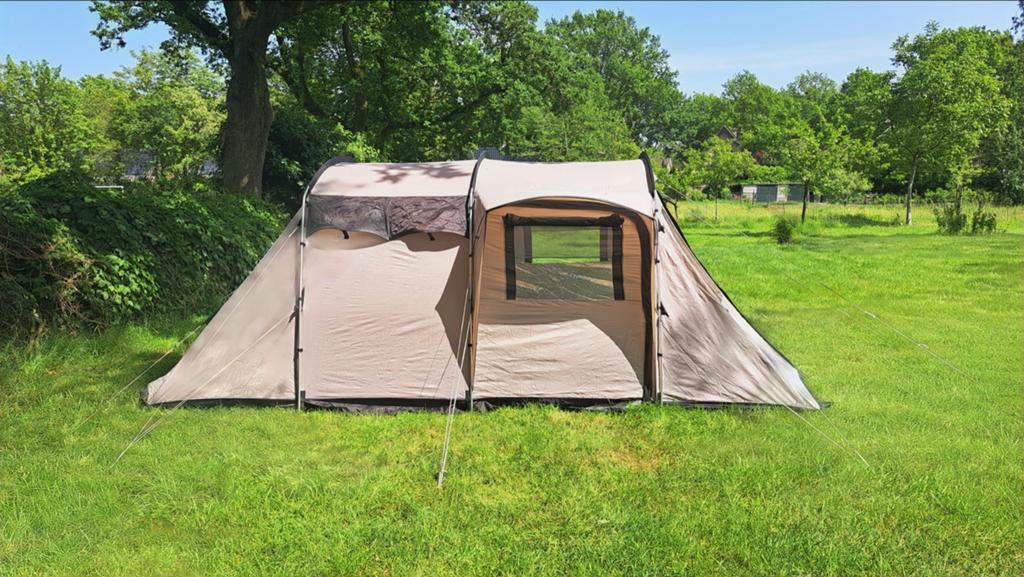 Ruime 4-persoons tent met flexibele slaapcabine, Caravans en Kamperen, Tenten, tot en met 4, Gebruikt, Ophalen